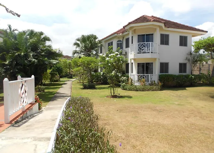 Pipers Cove Resort